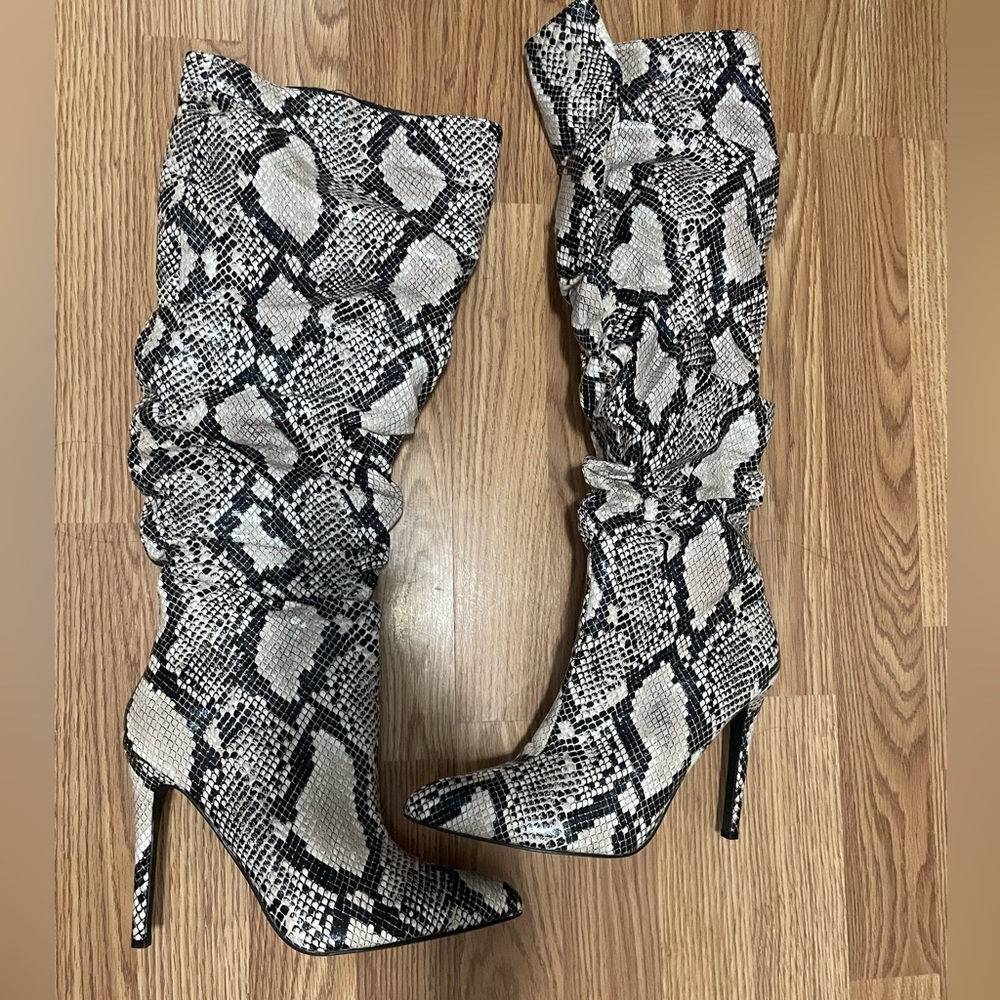 FAUX SNAKE SKIN BOOTS